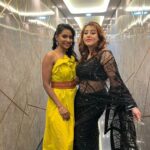 Shilpa Shinde Instagram - Mere fans ke liye mein solo pic toh nahi click kar payi, but this pic is for Smita Patil's fans💕 Mujhe asa lg raha hai ki mein #SmitaPatil (one of the most beautiful & adorable actress) ke duplicate ke sath pic click kar rahi hu❤️ @suchitrasawant16 #JhalakDikhhlaJaa #JhalakDikhhlaJaa10 #JDJ #JDJ10 #ShilpaShinde #thursday #thursdayvibes #saree #sareelove