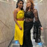 Shilpa Shinde Instagram - Mere fans ke liye mein solo pic toh nahi click kar payi, but this pic is for Smita Patil's fans💕 Mujhe asa lg raha hai ki mein #SmitaPatil (one of the most beautiful & adorable actress) ke duplicate ke sath pic click kar rahi hu❤️ @suchitrasawant16 #JhalakDikhhlaJaa #JhalakDikhhlaJaa10 #JDJ #JDJ10 #ShilpaShinde #thursday #thursdayvibes #saree #sareelove