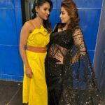 Shilpa Shinde Instagram - Mere fans ke liye mein solo pic toh nahi click kar payi, but this pic is for Smita Patil's fans💕 Mujhe asa lg raha hai ki mein #SmitaPatil (one of the most beautiful & adorable actress) ke duplicate ke sath pic click kar rahi hu❤️ @suchitrasawant16 #JhalakDikhhlaJaa #JhalakDikhhlaJaa10 #JDJ #JDJ10 #ShilpaShinde #thursday #thursdayvibes #saree #sareelove