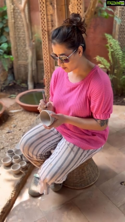 Shilpa Shinde Instagram - π«π€ #reelsinstagram #funtimes #enjoylife #ShilpaShinde #Shilpians #trending #comedy #explorepage #Monday #mondayvibes #art #pottery #bolnahalkehalke #trendingsongs #trendingreels #instareels #karjat #karjatfarmhouse