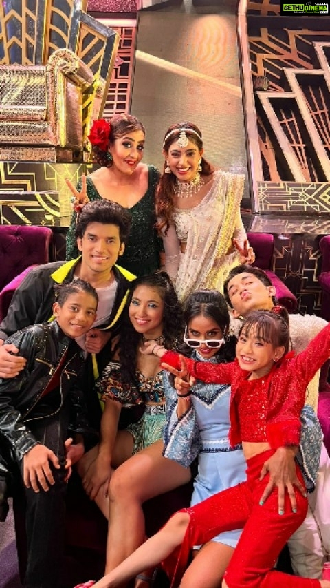 Shilpa Shinde Instagram - Had fun with my lovelies❤️ Sharing #BTS pics💕 @colorstv @nishchal08 @nititaylor @theakashthapa @paraskalnawat @gunjansinhaoriginal @tejas_being_legend_ @sagar_bora @iam_romsha @suchitraswant16 @adamalikworld #JhalakDikhhlaJaa #JDJ #JDJ10 #JhalakDikhhlaaJaa10 #reels #shilpashinde #wednesday #wednnesdayvibes #trending #viralvideos #trendingreels #funtimes #reelsinsta