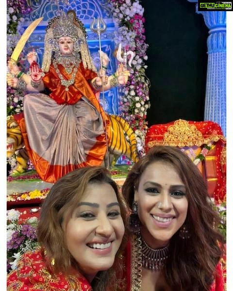 Shilpa Shinde Instagram - Happy Navratri to all❤🤗 We had a blast at the Garba night event of @falgunipathak12 ji😍 #navratrispecial #garbanight #shilpashinde #happynavratri #JhalakDikhhlaaJaa #jdj #jdj10 #blessed #grateful