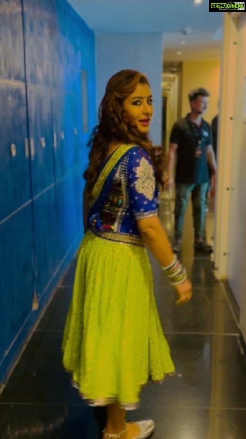 Shilpa Shinde Instagram - This weekend "Colors of India" theme & I will represent our UP & Bihar..I had fun while dancing on such songs💃🏻❤️ U.P, Bihar ki Jai ho 💃🏻 #JhalakDikhhlaJaa #JhalakDikhhlaJaa10 #JDJ #JDJ10 #ShilpaShinde #danceshow #realityshow #reelkarofeelkaro #lollypop #wednesday #wednesdaymood #up #bihar #dance #Funtimes #bts # #reelsinsta #reels #instareels #funnyreels #trendingreels #kamariya