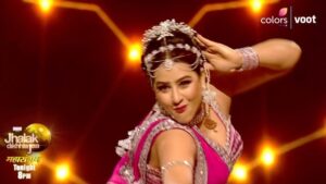 Shilpa Shinde Instagram - Shilpa karengi aaj apne thumke se aapke dil par vaar💘

Dekhiye #JhalakDikhhlaJaa aaj raat 8 baje, sirf #Colors par.
Anytime on @voot

@shilpa_shinde_official