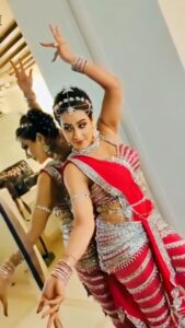 Shilpa Shinde Instagram - This weekend,It's Bollywood Icon theme in Jhalak Dikhhla Jaa

Got an opportunity to perform on the iconic song of our favourite legendary actress #Sridevi ji❤️

Naino mein Sapna,Sapno mein Sajna💃🏻🕺

Lovely outfit by very talented @iamkenferns..Thanks ken🥰

Jhalak Dikhhla Jaa every Sat Sun at 8 pm on @colorstv 

V.C.- @ashutoshshindephotography

#JhalakDikhhlaaJaa #JDJ #JDJ10 #shilpashinde #jhalakdikhhlajaa10 #bollywood #bollywoodtheme #dance #realityshow #nainomeinsapna #himmatwala  #reelsinsta #reels #bts #funtimes  #thursdayvibes #viralvideos #iconicsongs #oldsongs