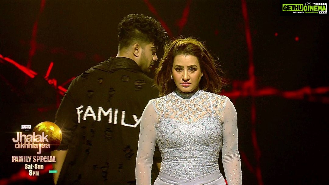 Shilpa Shinde - 81.8K Likes - Judges ki taarefen le aayi Shilpa ki aankhon mein aansu.🥺❤️
Dekhiye #JhalakDikhhlaJaa har Sat-Sun, raat 8 baje, sirf #Colors par.
Anytime on @voot
@shilpa_shinde_official