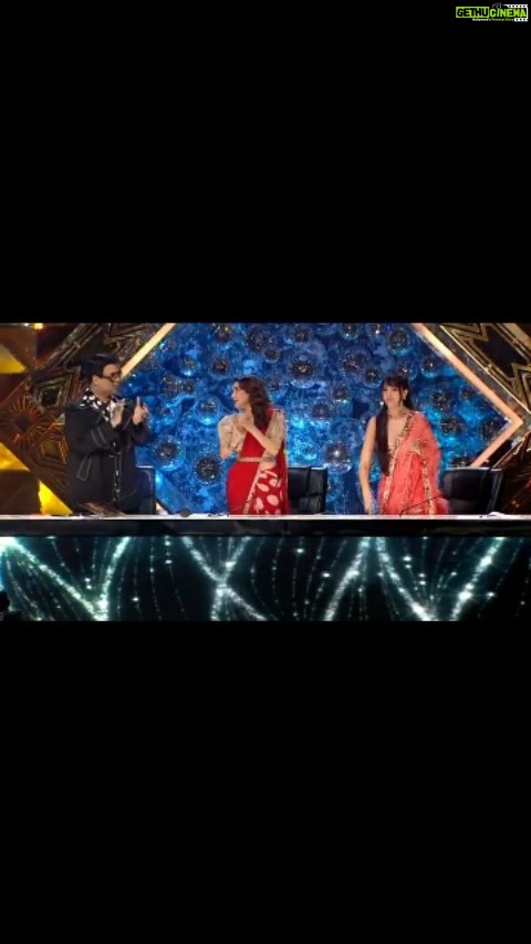 Shilpa Shinde Instagram - Humari itni mehnat ke baad jab humare judges itni respect dete hain toh mehnat safal ho jati hai❤️ We are super blessed to have the best judges @madhuridixitnene @karanjohar @norafatehi in the Jhalak Dikhhla Jaa show🙌🏻 💯❤️ @colorstv @manieshpaul @niasharma90 @mr_faisu_07 @nititaylor @paraskalnawat @amrutakhanvilkar @kingaliasgar @mahajani.gashmeer @gunjansinhaoriginal @rubinadilaik @dheerajdhoopar @zkalra @nishchal08 @theakashthapa @mr.tanujraj @hardik_rana15 @deepti_n @suchitraswant16 @pratikutekar.official @sanamjohar @snehaworld @vaishnavi_official @vatsaalvithalani09 @iam__romsha #JhalakDikhhlaaJaa #JDJ #JDJ10 #DanceShow #BestJudges #madhuridixitnene ji #karanjohar #norafatehi #Dance #RealityShow