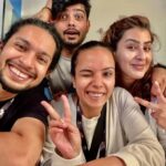 Shilpa Shinde Instagram - Ye mein hun aur ye mere dance teachers hain😁Ye sab mujhe school teachers se jyada scold karte hain😜Abhi toh mujhe apne school teachers boht acche lagne lage hain🙈🤪 Jokes apart, They all are so cute🤗I am learning a lot from them🥰 @nishchal08 @pratiksurve_26 @tejal.bhatt.980 #JhalakDikhhlaJaa #JDJ #JDJ10 #dance #realityshow #shilpashinde #sundayvibes #sunday
