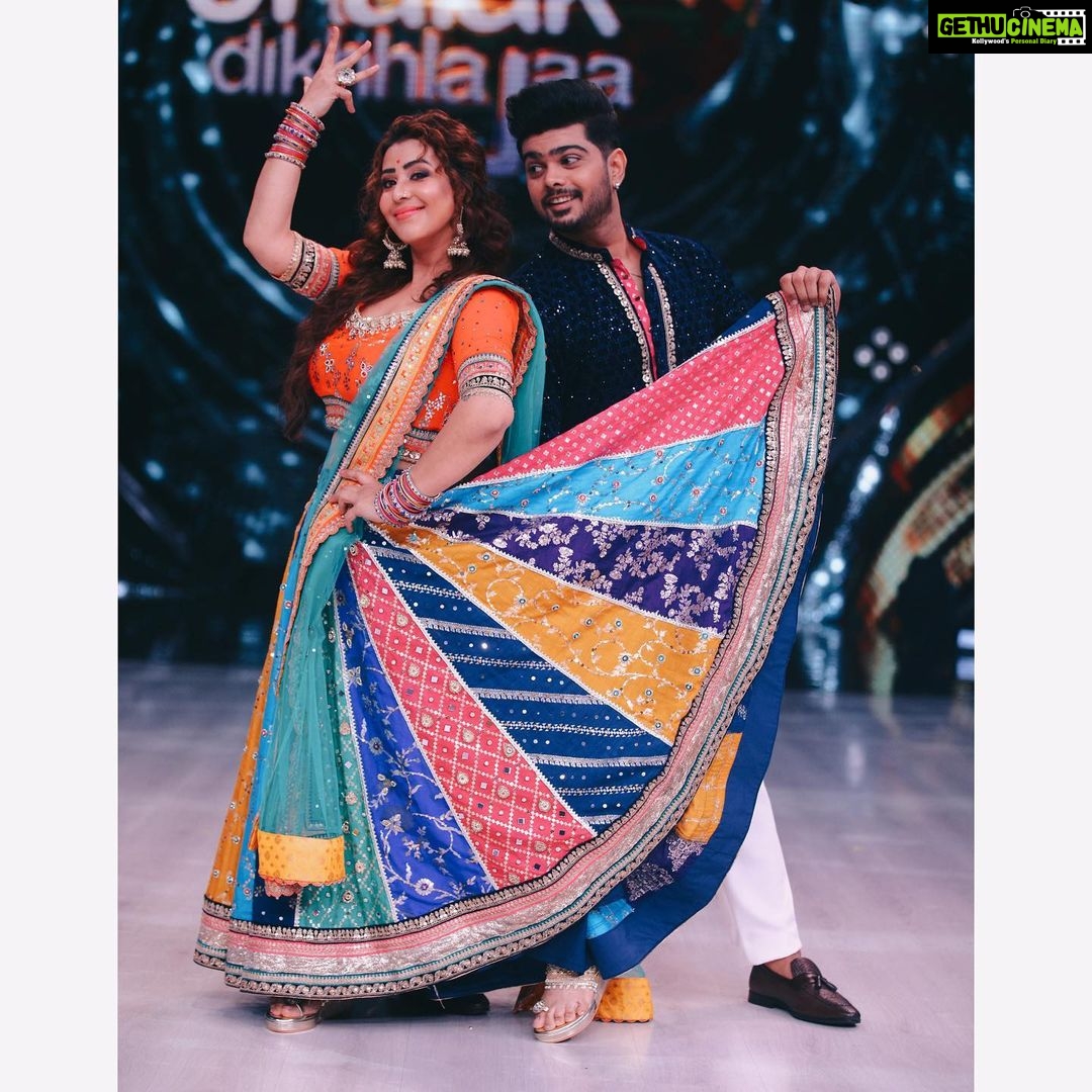 Shilpa Shinde Instagram - 1 day to Go 🧿 @shilpa_shinde_official ji aur main taiyaar hai apko entertain karne ke liye! 🤗 Only on Jhalak Dikhala Jaa Season 10 @ 8pm @colorstv #jdj #jdj10 #jhalakdikhlajaa #shilpashinde #choreographer #india #television #dance #instagood #instagram #instamood