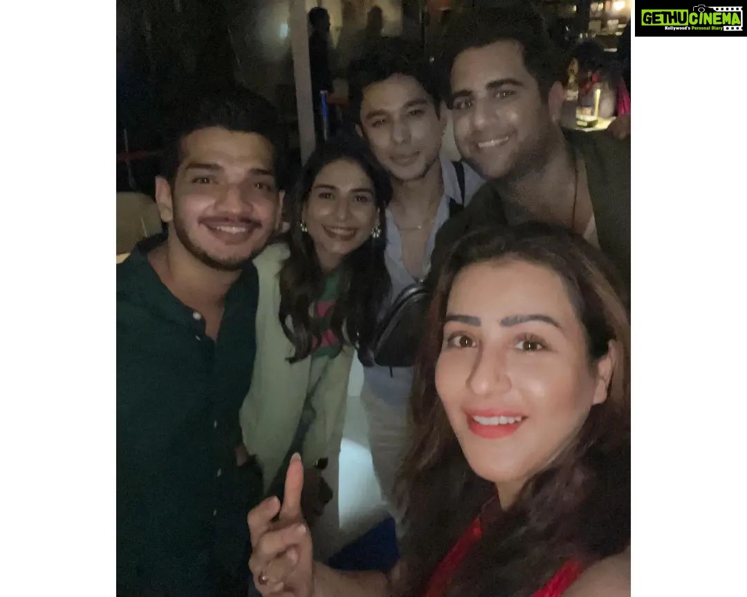 Shilpa Shinde Instagram - It's about last night 🎆 Birthday Bash of @mr_faisu_07 🎂❤ @niasharma90 @itisriti @nishantbhat85 @pratiksehajpal @munawar.faruqui @nishchal08 @mr.tarunraj @zkalra @vajanianeri @rajivadatia #birthdaybash #shilpashinde #funtimes