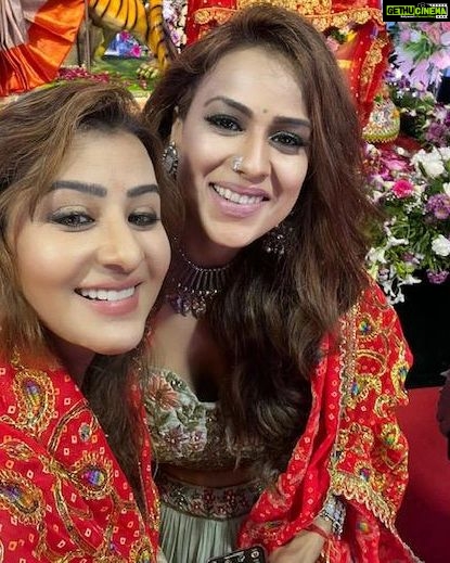 Shilpa Shinde Instagram - Happy Navratri to all❤🤗 We had a blast at the Garba night event of @falgunipathak12 ji😍 #navratrispecial #garbanight #shilpashinde #happynavratri #JhalakDikhhlaaJaa #jdj #jdj10 #blessed #grateful