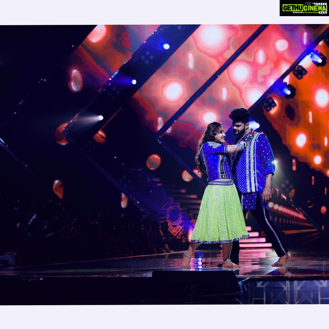 Shilpa Shinde Instagram - Jhalak Of India 🧿 @shilpa_shinde_official you nailed this one! 🤗🤗 so so happy ❤️ Don’t miss watching us only on #jhalakdikhlajaa Sat-Sun at 8pm on @colorstv #jdj10 #india #colours #choreographer #shilpashinde #bhojpuri #jdj #instagram #instagood #instalike #instadaily