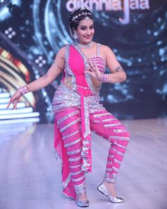Shilpa Shinde Instagram - Naino Mein Sapna,Sapno mein Sajna💃🕺🎵🥁

Jhalak Dikhhla Jaa every Sat Sun at 8 pm on @colorstv 

Thanks a lot @iamkenferns for this avatar👗

@nishchal08

#JhalakDikhhlaaJaa #JDJ #JDJ10 #shilpashinde #JhalakDikhhlaJaa10 #bollywood #bollywoodtheme #dance #realityshow #iconicsongs #nainomeinsapna