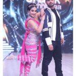 Shilpa Shinde Instagram – Naino Mein Sapna,Sapno mein Sajna💃🕺🎵🥁
Jhalak Dikhhla Jaa every Sat Sun at 8 pm on @colorstv
Thanks a lot @iamkenferns for this avatar👗
@nishchal08
#JhalakDikhhlaaJaa #JDJ #JDJ10 #shilpashinde #JhalakDikhhlaJaa10 #bollywood #bollywoodtheme #dance #realityshow #iconicsongs #nainomeinsapna