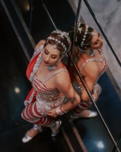 Shilpa Shinde Instagram - 💕💕⚡⚡

Lovely outfit 👗by very talented @iamkenferns 😍

Jhalak Dikhhla Jaa every Sat Sun at 8 pm on @colorstv 

#JhalakDikhhlaaJaa #JDJ #JDJ10 #shilpashinde #bollywood #bollywoodtheme #dance #realityshow