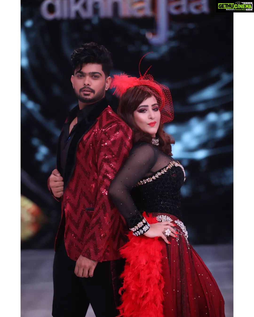 Shilpa Shinde Instagram - Retro Week🥁💃🏻 Frns, Don't miss it❤️ 👗: @iamkenferns @colorstv @nishchal08 #JhalakDikhhlaJaa #JDJ #JDJ10 #JhalakDikhhlaJaa10 #retrospecial #retro #shilpashinde #retrobollywood #dance #danceshow #friday #fridayvibes