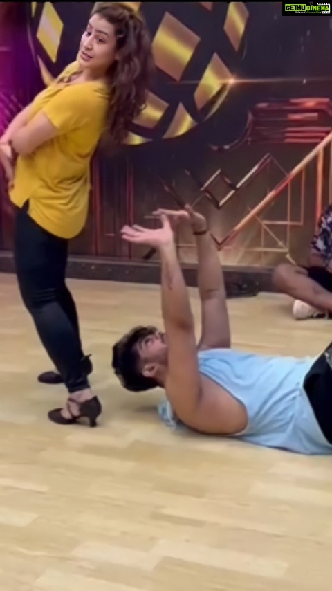 Shilpa Shinde Instagram - It's the time of rehearsal with @nishchal08 💃🏼🕺 Jhalak Dikhhla Jaa Season 10 starts from 3rd Sep, 8-pm sat-sun only on @colorstv #JhalakDikhhlaJaa10 #JDJ #JDJ10 #ShilpaShinde #reelsinsta #trending #dance #rehearsal #dancerehearsal