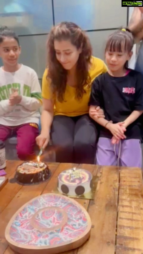 Shilpa Shinde Instagram - Birthday celebration with these lovelies❤️🎂😘 @nishchal08 @colorstv @gunjansinhaoriginal @shivanipatel_official @tejas_being_legend__ #birthdaycelebration #birthday #celebration #funtimes #sunday #reelsinsta #trending #viralposts #shilpashinde #JhalakDikhhlaJaa #jhalakdikhhlajaa10 #jdj10 #JDJ