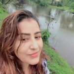 Shilpa Shinde Instagram - ☕️❤️चाय कोई शराब नहीं सेहत के लिए खराब नहीं!!!! But it’s a evening tea Saturday night abhi baki hai!!!!!💃🏻🍺🫣 Have a nice Saturday night😘😘😘 #funtimes #reelsinstagram #viralvideos #trending #reelkarofeelkaro #shilpashinde #trendingreels