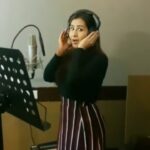 Shilpa Shinde Instagram - If the work is this fun-filled then I would love to be workaholic Sharing some fun-filled moments during dubbing sessions for #MargaonTheClosedFile @kapil_kaustubh_sharma #reelsinstagram #reelitfeelit #funnyreels #shooting #dubbing #series #funatwork#funtimes#habibo#tamil