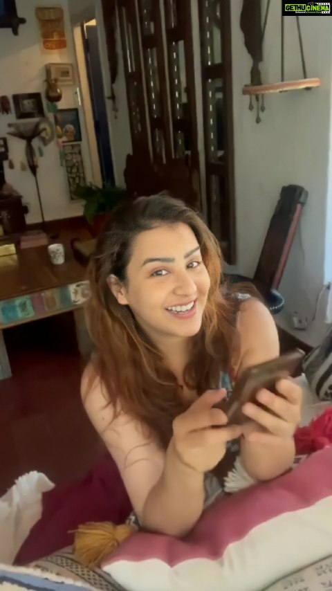 Shilpa Shinde Instagram - 😂ghanta #funtimes #instareels #funnyvideos #reelkarofeelkaro #masti #viralvideos #funnyreels #trending Juhu, Maharashtra, India