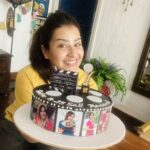 Shilpa Shinde Instagram - Thank you so much Shilpians for sending this lovely cake for me🎂❤️👌🏻 I am surviving in this industry bcz of your love❤️ & I am thankful to those fans who keep this fandom intact by connecting each other despite I'm not much active in sm😊 I must say, It is equivalent to an Oscar for me😘 All ❤️❤️ to #Shilpians