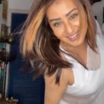 Shilpa Shinde Instagram - Wishing you all a very #HappyHoli 🌈 May the colours bring joy and prosperity to your lives today and forever❤️Play safe ❤️🤎💜💚💖💛🧡💙🤍❤️ #reels #reelitfeelit #happyholi2022 #trending #shilpashinde #enjoy #funtimes #reelsinstagram