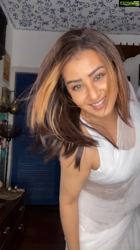 Shilpa Shinde - 37.4K Likes - Wishing you all a very #HappyHoli 🌈
May the colours bring joy and prosperity to your lives today and forever❤️Play safe ❤️🤎💜💚💖💛🧡💙🤍❤️
#reels #reelitfeelit #happyholi2022 #trending #shilpashinde #enjoy #funtimes
#reelsinstagram