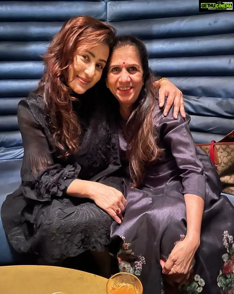 Shilpa Shinde Instagram - One of the best memories with all lovely friends❤️ @niasharma90 @nititaylor @paraskalnawat @amrutakhanvilkar @zkalra @nishchal08 @theakashthapa @mr.tanujraj @hardik_rana15 @deepti_n @suchitraswant16 @pratikutekar.official @mastanasangare @ashutoshshindephotography @trupti.patel.a.shinde @iam_mannugiri Also, I was missing you guys in yesterday's party... @manieshpaul @mr_faisu_07 @kingaliasgar @mahajani.gashmeer @gunjansinhaoriginal @rubinadilaik @dheerajdhoopar @sanamjohar @snehaworld @vaishnavi_official @vatsaalvithalani09 @iam__romsha #birthday #celebration #party #funtimes #jhalakdikhhlajaa #jdj #jdj10