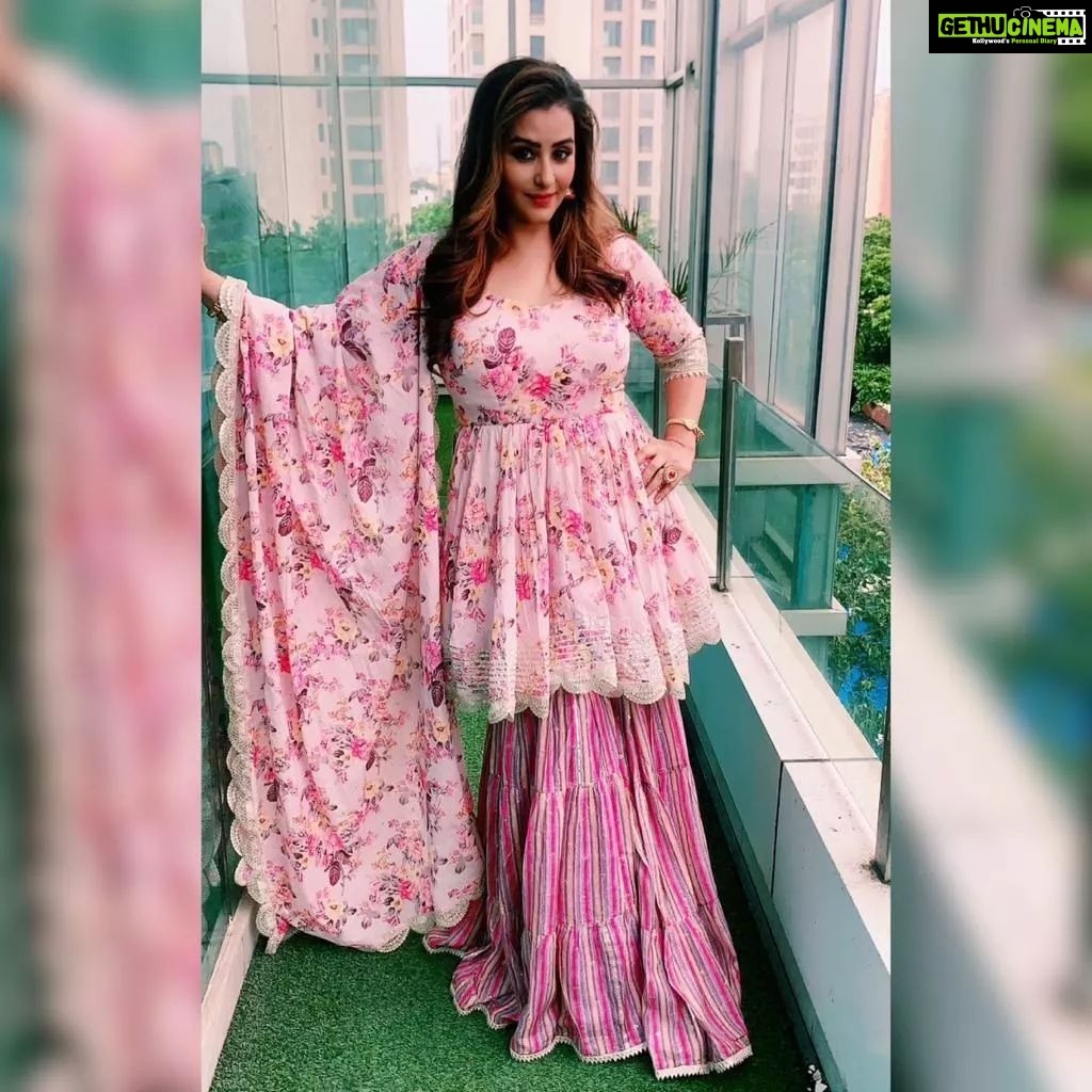 Shilpa Shinde Instagram - I would like to thank @swati1475 for getting these outfits ready for shoot in no time without compromising the quality. Literally best fitting, best cloth material and measurements were relayed over a call and the outcome is stylish yet comfortable.❤️🤗