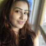 Shilpa Shinde Instagram - Shayad mere chahane walon ke liye mera muskurana hi kafi hai💖✨ Have a great Sunday 🤗 #sundayvibes #laugh #sundaymood☀️ #smile #mood