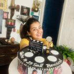 Shilpa Shinde Instagram - Thank you so much Shilpians for sending this lovely cake for me🎂❤️👌🏻 I am surviving in this industry bcz of your love❤️ & I am thankful to those fans who keep this fandom intact by connecting each other despite I'm not much active in sm😊 I must say, It is equivalent to an Oscar for me😘 All ❤️❤️ to #Shilpians