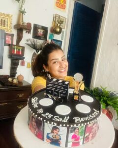 Shilpa Shinde Instagram - Thank you so much Shilpians for sending  this lovely cake for me🎂❤️👌🏻
I am surviving in this industry bcz of your love❤️
& I am thankful to those fans who keep this fandom intact by connecting each other despite I'm not much active in sm😊
I must say, It is equivalent to an Oscar for me😘
All ❤️❤️ to #Shilpians