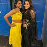 Shilpa Shinde Instagram - Mere fans ke liye mein solo pic toh nahi click kar payi, but this pic is for Smita Patil's fans💕 Mujhe asa lg raha hai ki mein #SmitaPatil (one of the most beautiful & adorable actress) ke duplicate ke sath pic click kar rahi hu❤️ @suchitrasawant16 #JhalakDikhhlaJaa #JhalakDikhhlaJaa10 #JDJ #JDJ10 #ShilpaShinde #thursday #thursdayvibes #saree #sareelove