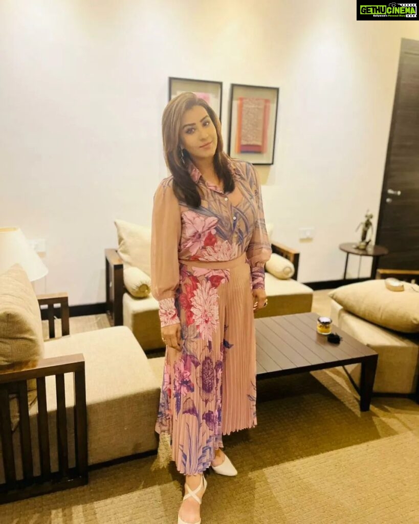 Shilpa Shinde Instagram - 💜💙 #ShilpaShinde #tuesday #tuesdayvibes #funtimes #event #kurud #chhattisgarh #enjoy #feelingblessed Kurud