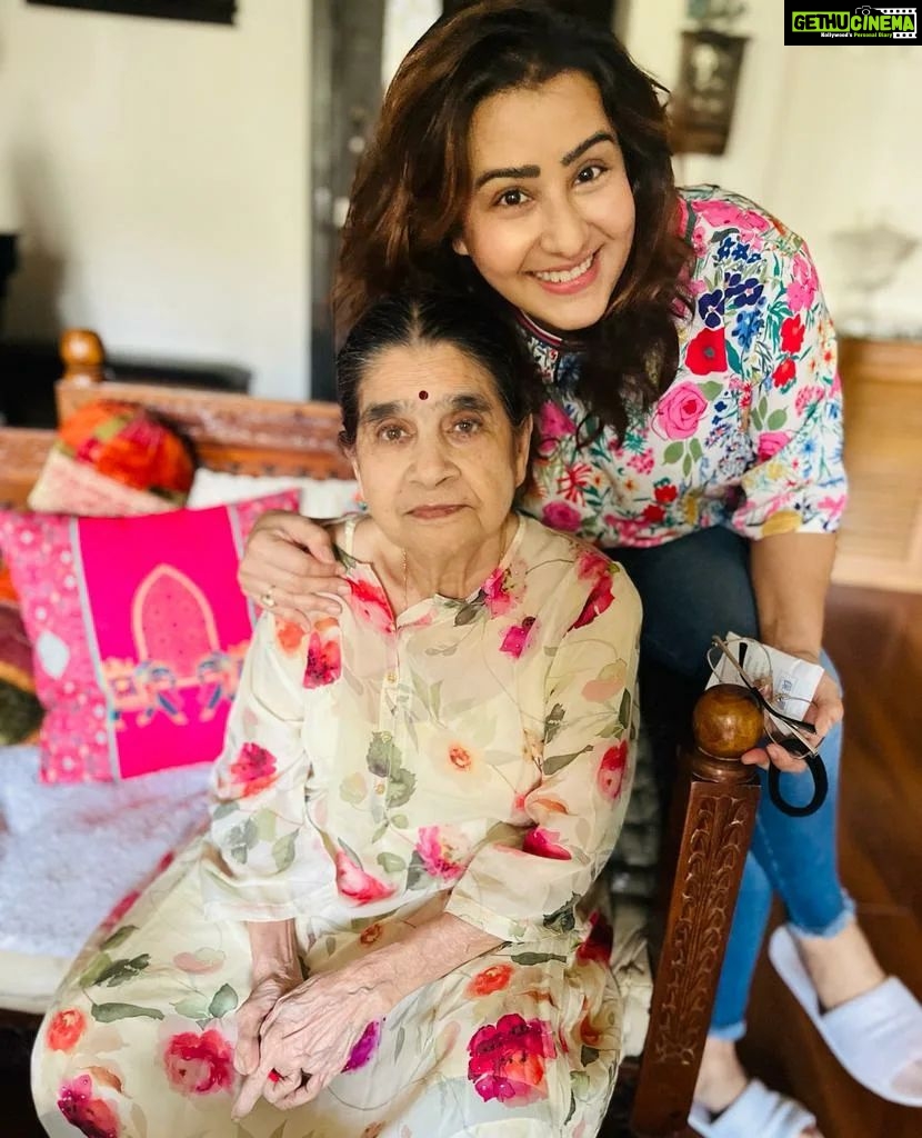 Shilpa Shinde Instagram - Thanks a lot #Shilpians for sending so much of love💕Mujhe asa lg raha ki mein phir se BB winner bani hun😘🤗Happy Valentine's Day to all my fans 😘Lots & Lots of love to all😘❤️ #HappyValentinesDay2023 #HappyValentinesDay #tuesday #tuesdaymood #lovetoall #ShilpaShinde