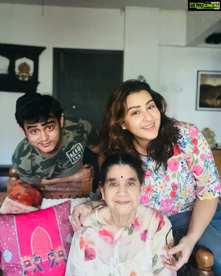 Shilpa Shinde Instagram - Thanks a lot #Shilpians for sending so much of love💕Mujhe asa lg raha ki mein phir se BB winner bani hun😘🤗Happy Valentine's Day to all my fans 😘Lots & Lots of love to all😘❤️ #HappyValentinesDay2023 #HappyValentinesDay #tuesday #tuesdaymood #lovetoall #ShilpaShinde