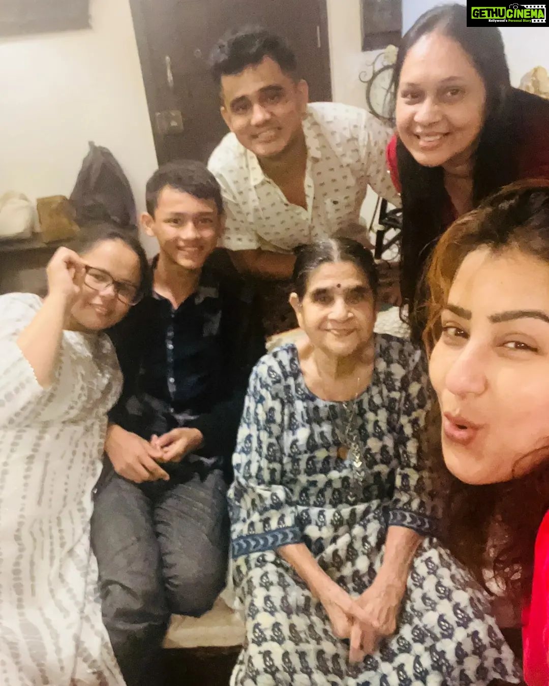 Shilpa Shinde Instagram - Happy New Year everyone❤️🧚♀️🧿🤗 Wishing all of you a wonderful 2023 with lots of happiness, good health and prosperity ❤️ #HappyNewYear #HappyNewYear2023 #ShilpaShinde #sunday #sundayvibes #funtimes #sundayfunday