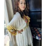 Shilpa Shinde Instagram – 💛🤍

#shilpashinde #goodmorning #funtimes #enjoy #picoftheday #mondayvibes #monday Jaipur PinkCity