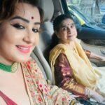 Shilpa Shinde Instagram - Sharing the moment for my fans💕 Bahut saalon ke baad, ghar ki shaadi-party attend karne jaa rahi hu😍 #FamilyWedding #funtimes #sundayfunday #shilpashinde