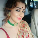 Shilpa Shinde Instagram - Sharing the moment for my fans💕 Bahut saalon ke baad, ghar ki shaadi-party attend karne jaa rahi hu😍 #FamilyWedding #funtimes #sundayfunday #shilpashinde