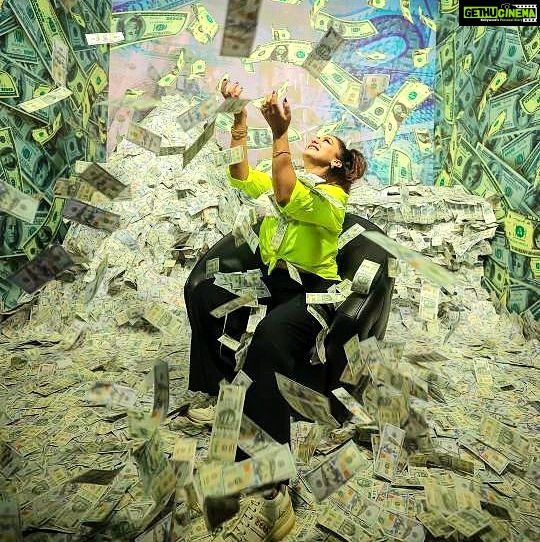 Shilpi Sharma Instagram - Dreams + Hustle + Money = Unstoppable. 😉😁 . . . #dreams #hustle #unstoppable #dollar #money photo @patelabhibn bitch