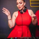 Shilpi Sharma Instagram – Rocking the decks at @thebrewhivekolkata 🎧🔥 The energy on dancefloor was unforgettable. Can’t wait to do it again 💃🏽 #DJlife #Brewhive #FridayVibes The Brewhive