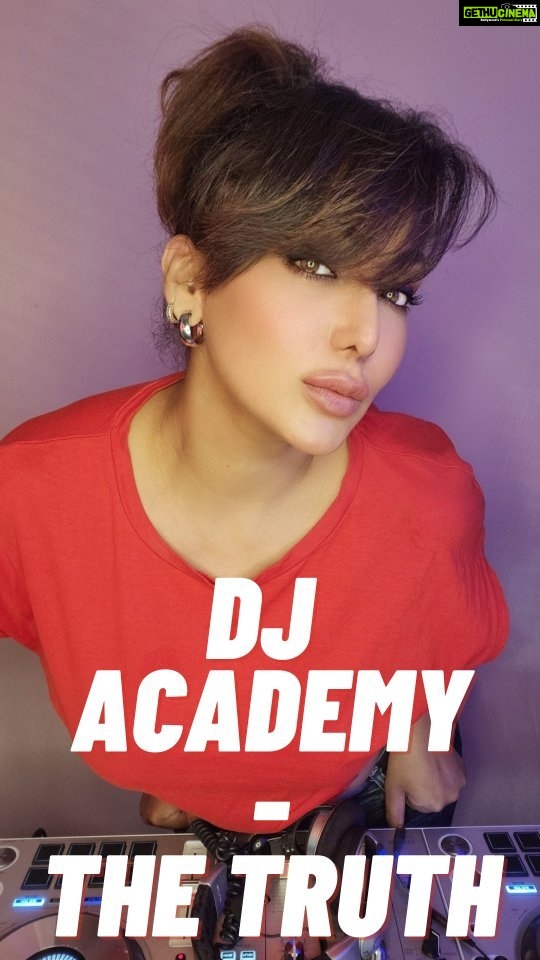 Shilpi Sharma Instagram - The most important step to become a dj is to take formal training with the right people. . . . . #music #djlife #musicproduction #dj #djacademy #masterthemix #findyourflow #djskills #mumbai #delhi #banglore #Hyderabad #pune #jaipur