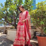 Shiny Doshi Instagram - Let the Indian-ness show!!! Life is too short to blend in. ❤️ Wearing @nehamtaonline Styling @styling.your.soul Brand PR @lmaoanshi #indianwear #traditional #culture #indianoutfit #shinydoshi