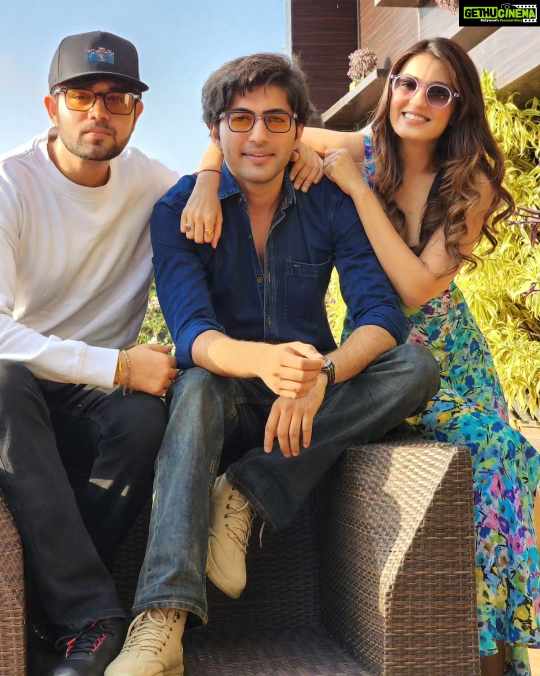 Shiny Doshi Instagram - We laugh at the dumbest jokes, put up with each other's worst mood, go along with crazy ideas and that's what makes us most amazing friends ❤️ Wearing @fabiobiancoeyewear #friendslikefamily #pandyastore #eyewear #shinydoshi Home