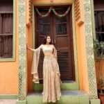 Shiny Doshi Instagram – “A radiant vision in traditional Indian attire, she exudes timeless beauty and pure joy.” 
#dhara 
#pandyastore 
Outfit by @desai6343 Dadasaheb Phalke Chitranagari FILMCITY Goregaon East Mumbai