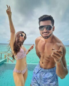 Shiny Doshi Instagram - High 5 to us.🌟 #happy5baby ❤️ #jabwemet