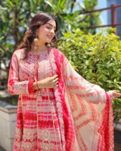 Shiny Doshi Instagram - Let the Indian-ness show!!! Life is too short to blend in. ❤️ 

Wearing @nehamtaonline 
Styling @styling.your.soul 
Brand PR @lmaoanshi 

#indianwear #traditional #culture #indianoutfit #shinydoshi