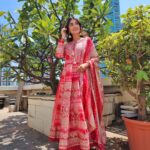 Shiny Doshi Instagram - Let the Indian-ness show!!! Life is too short to blend in. ❤️ Wearing @nehamtaonline Styling @styling.your.soul Brand PR @lmaoanshi #indianwear #traditional #culture #indianoutfit #shinydoshi
